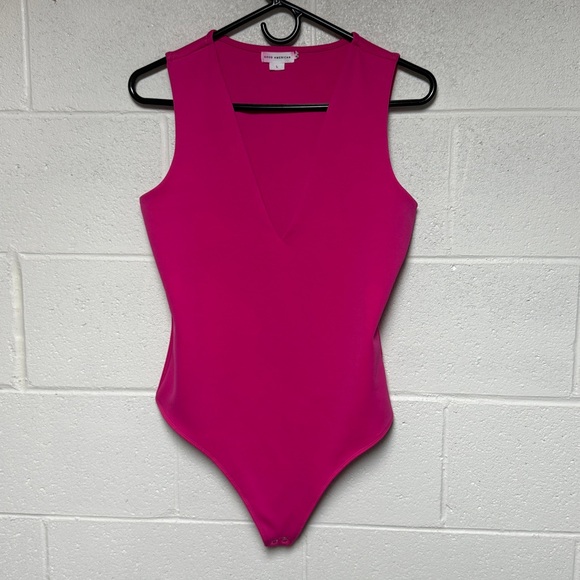 Good American Tops - Good American Hot Pink sleeveless Bodysuit with V-neck